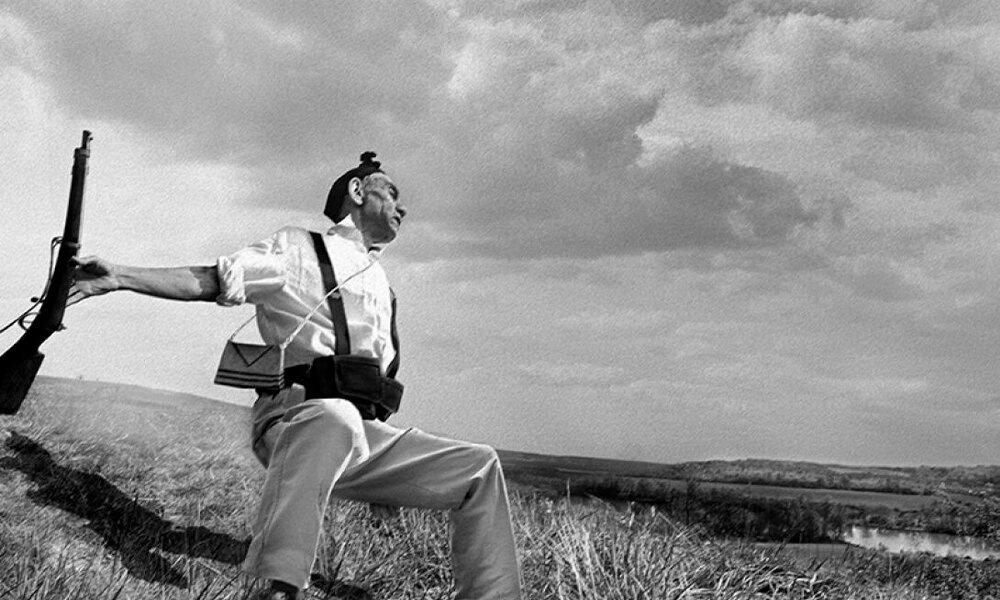 Р. Капа. Фото "Смерть солдата-лоялиста" (стрелка вправо)