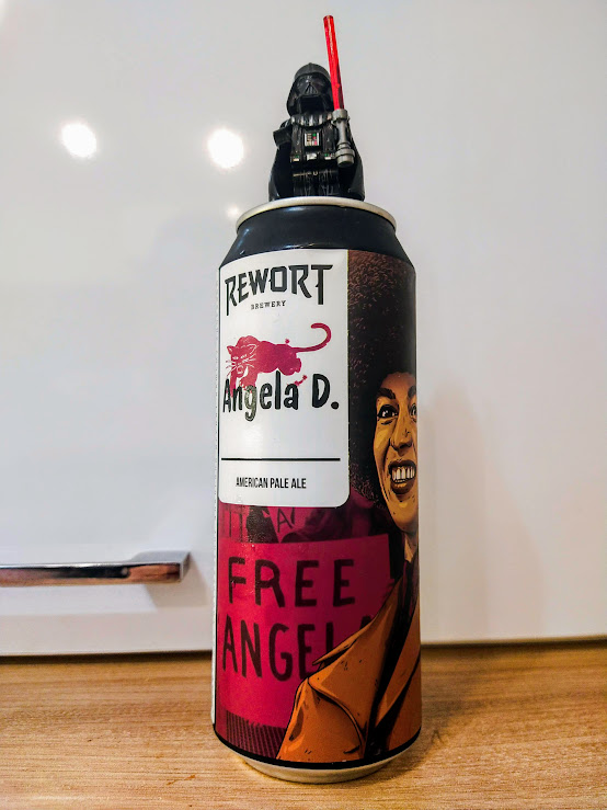 Тут вам и Анжела,  и, почемуто фиолетовая, пантера)))