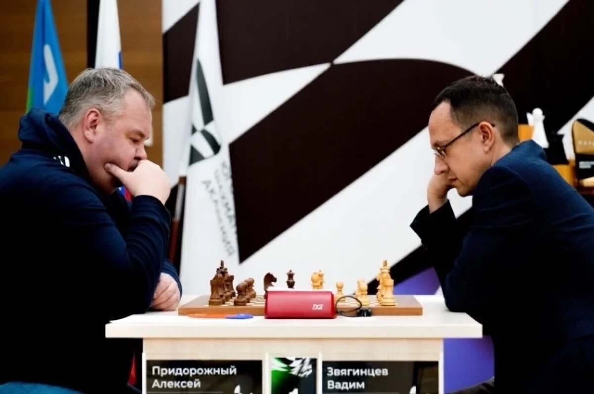    Первые партии полуфинала шахматисты проведут 15 декабря.