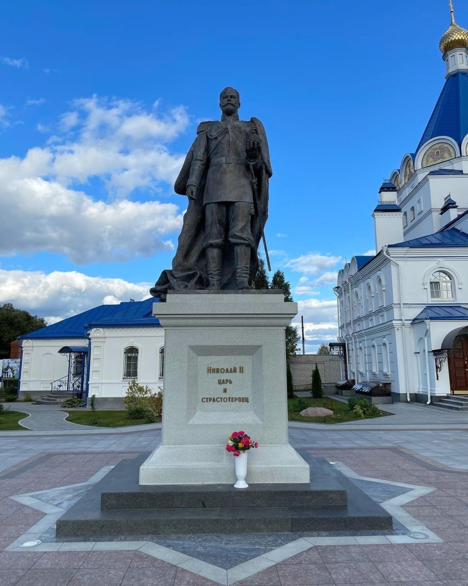 Памятник Николаю II. Санино Владимирской области