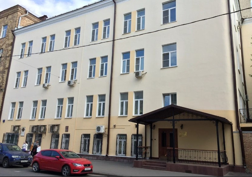 На снимке Почвенный институт им. В. Докучаева в Пыжевском переулке  столицы. Ведущий научный институт в России по изучению свойств почв  и почвенного покрова. Институт ведёт исследования в области почвоведения, рационального землепользования и рекультивации земель.