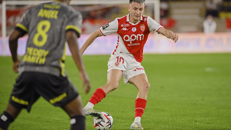    Полузащитник «Монако» Александр Головин. Global Look Press