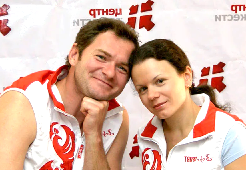 на фото Алексей Тихонов и Мария Петрова