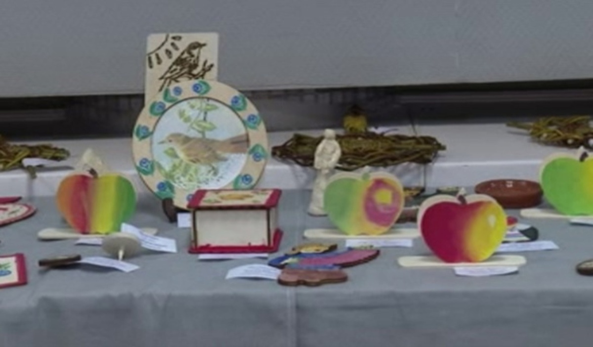    В областном центре проходит выставка детских работ «Курские кудесники»