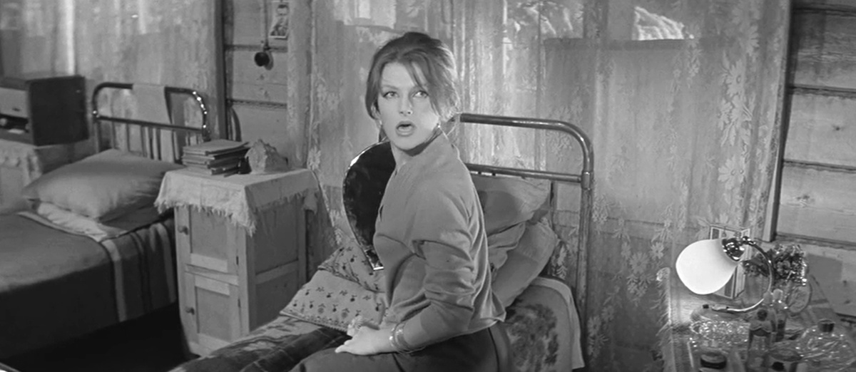 Кадр из кинофильма "Девчата", 1961 г., режиссер Юрий Чулюкин, сценарист Борис Бедный, композитор Александра Пахмутова (скриншот) 