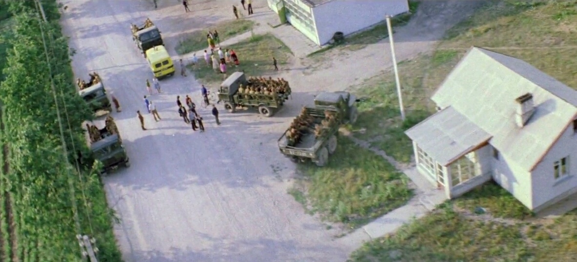 Взято из телетрансляции. Тот же сюжет, но с другого ракурса в ином масштабе.