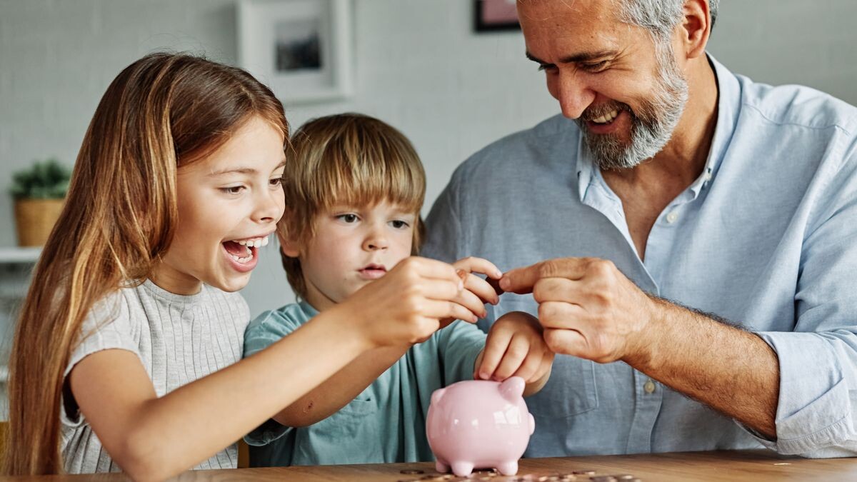 Ребёнок учится считать деньги — первый шаг к финансовой грамотности