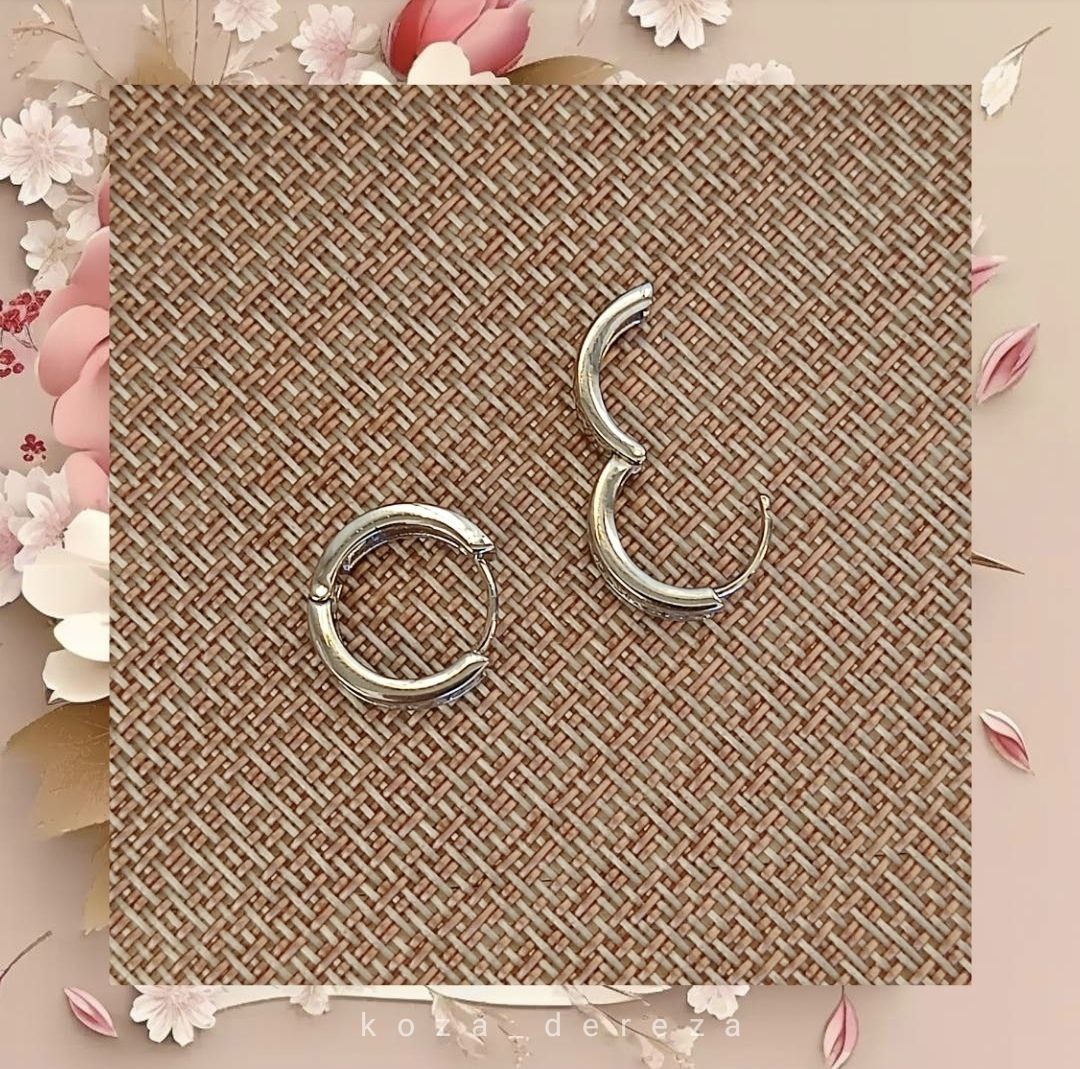 Я сфотографировала застежку и размер сережек, личное фото автора статьи