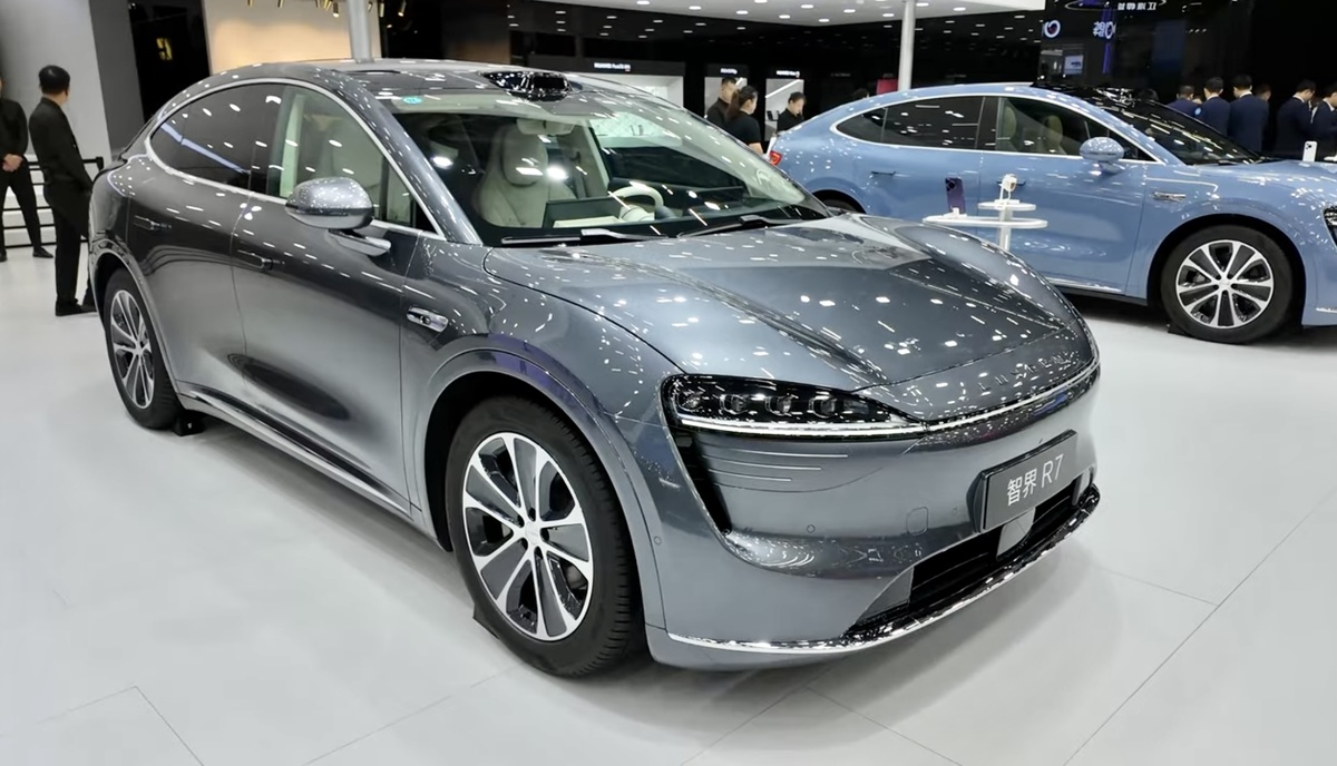 Luxeed R7 Max (Chery и Huawei)