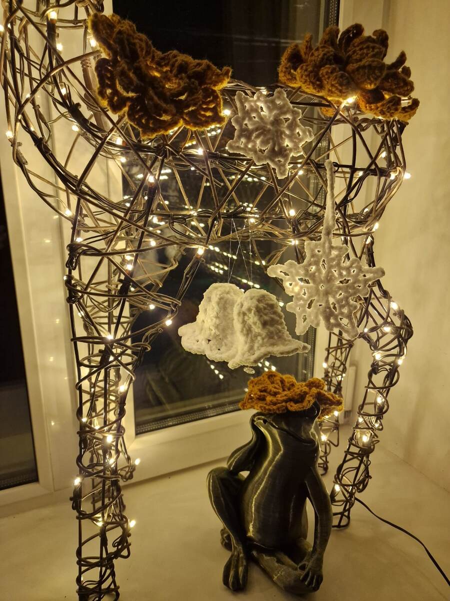 Мы не любим вязать змей, вяжем цветы и колокольчики для близких