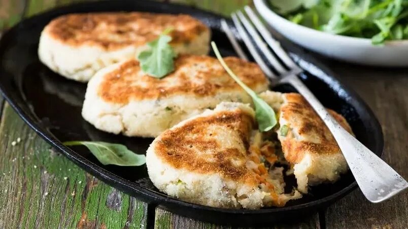 Сочные рыбные котлеты из скумбрии с хрустящей корочкой. 
