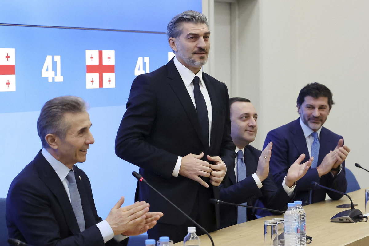     Избранный президент Грузии Михаил Кавелашвили / Georgian Dream party via AP