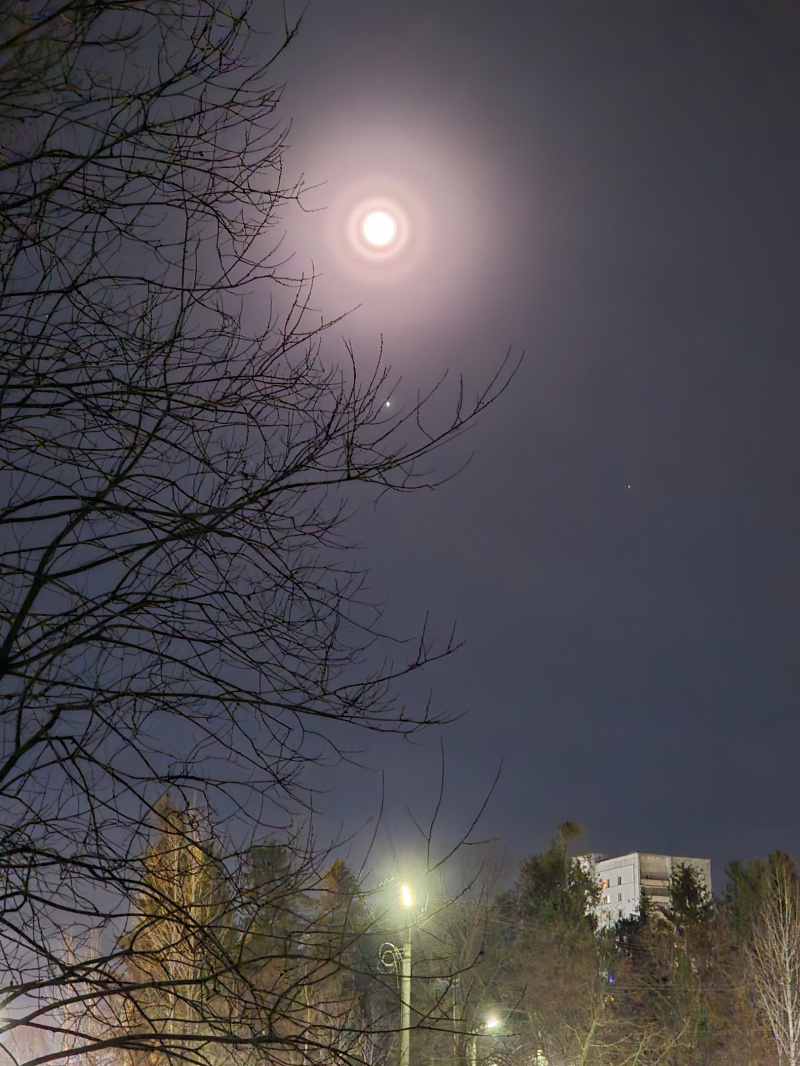    Жители Петрозаводска сфотографировали сближение Луны с Юпитером Аркадий Ищук