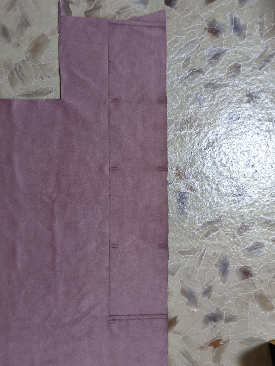 На фиктивные швы на ребрах по 0.3см, на реальный шов 0.5см