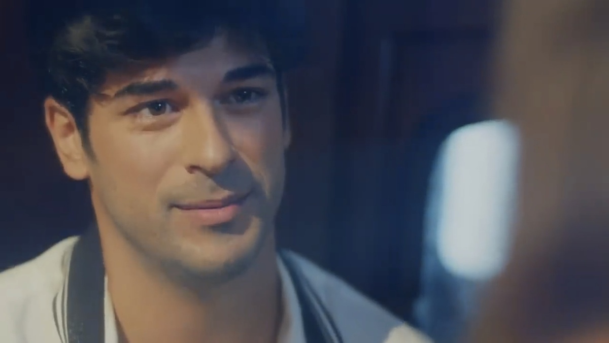 Кадр из сериала "Чёрная любовь" (реж. Хиляль Сарал)