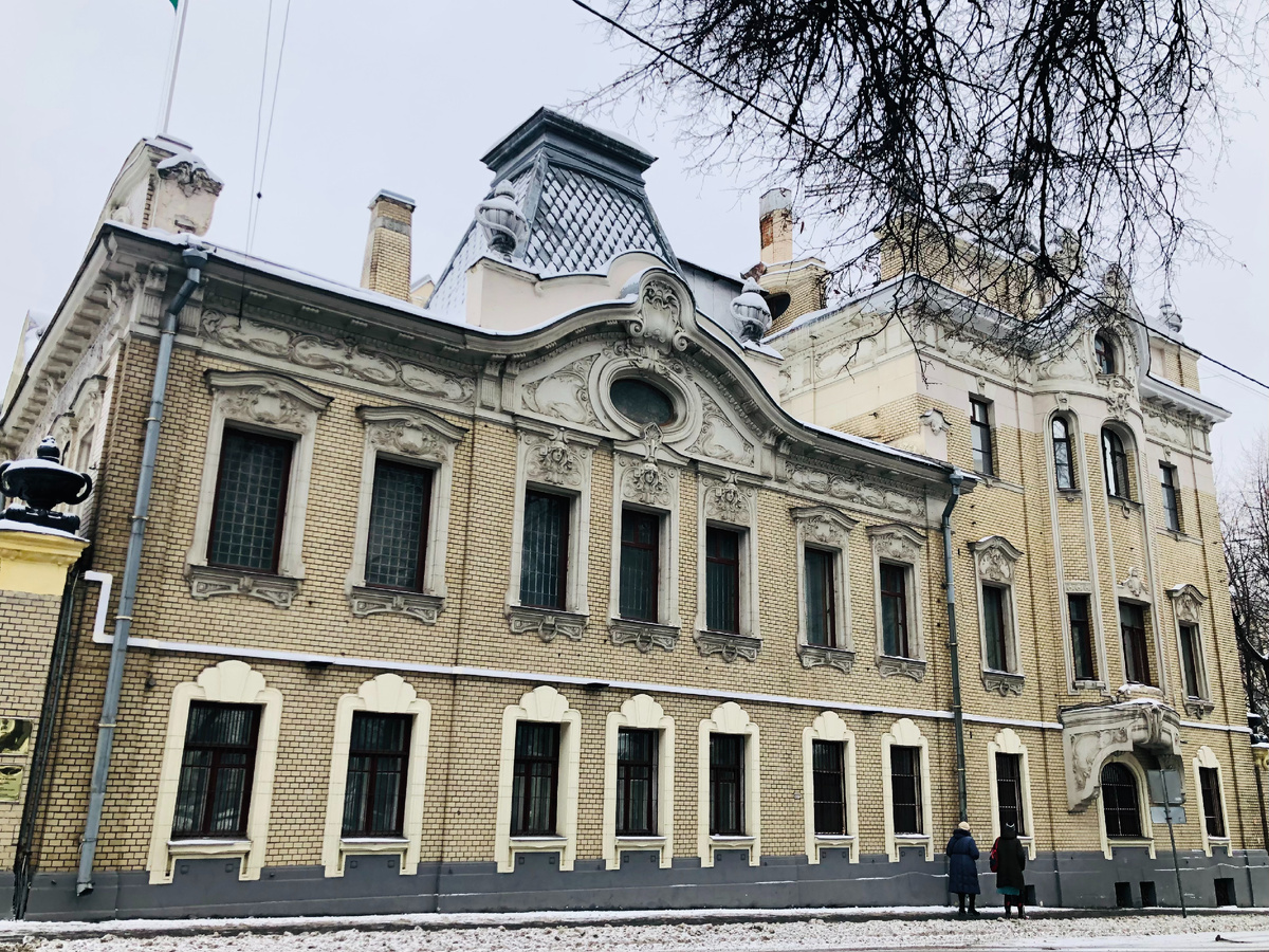 Бывший особняк Вагау, ныне - Посольство Индии. Ул. Воронцово поле, д. 6 - 8.