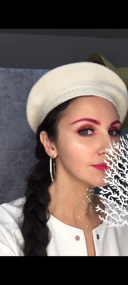 Образ волшебницы, только детали жировым гримом