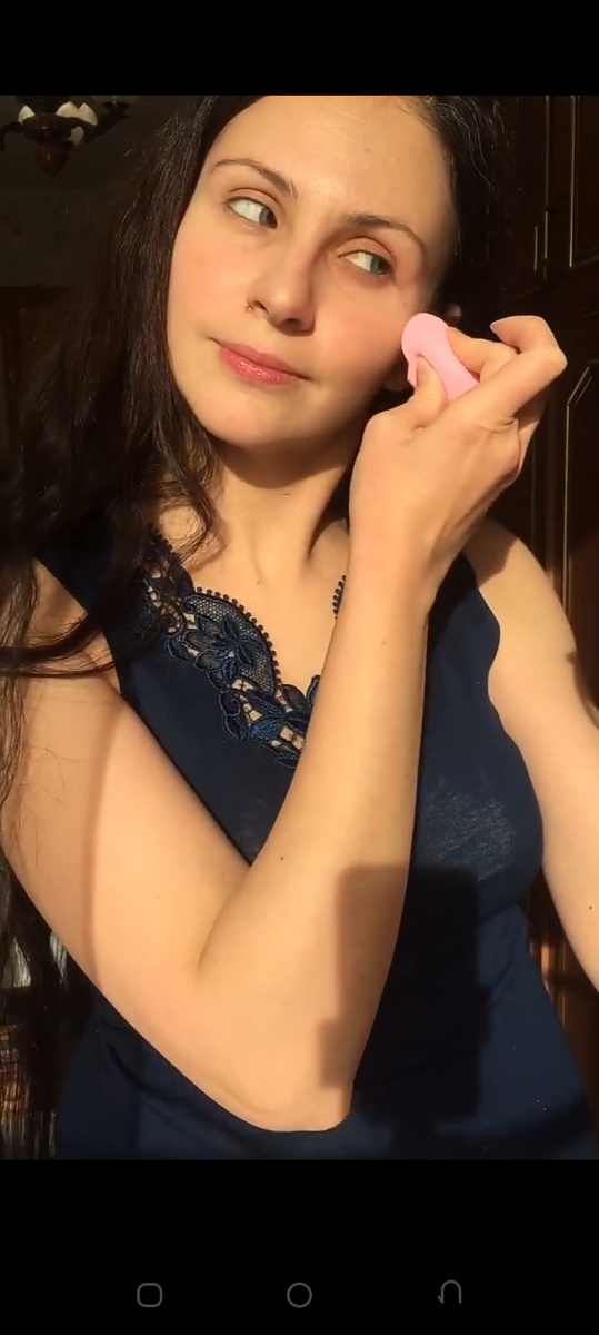 Наношу тон спонжем