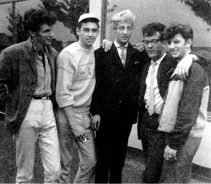 RORY STORM AND THE HURRICANES Ринго - справа