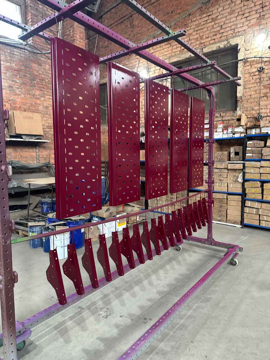 Кровельные мостики после порошкового окрашивания