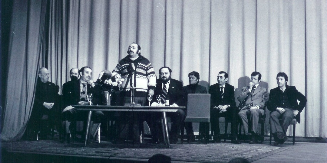 "Граждане, ах, сколько ж я не пел, но не от лени": почему Высоцкий отказался петь на юбилее Вайнеров