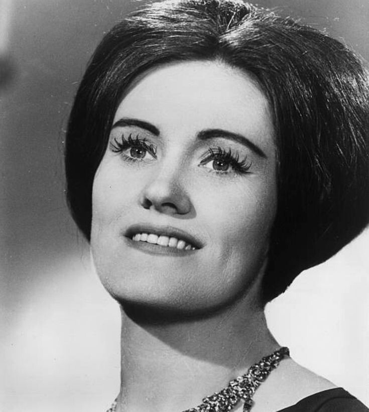 Дама Джо́ан Э́лстон Са́зерленд (Меццо-сопрано,драматическое сопрано, колоратурное сопрано). 