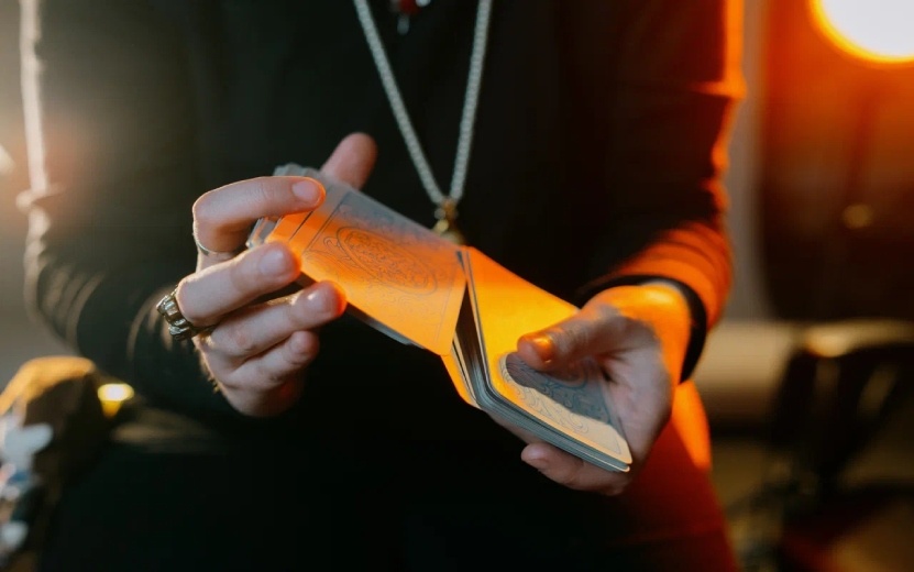    Денежный гороскоп – какие прибыли и доходы обещают звезды на неделе с 16 по 22 декабря 2024 года