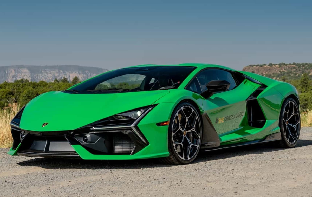 Lamborghini Revuelto