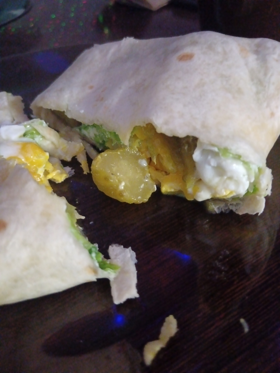 Мой завтрак на 382 ккал. Перебор чуть по угоеводам. Интервальное голодание между приемами 10 часов. Вес сегодня 69, 6 💪💪💪 девочки иду медленно к стройному, здоровому телу. Очень нужна ваша поддержка. Напомню, что началась все, слав анализы и после приёма врача. 