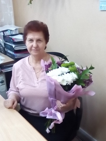 Строгий и ответственный главный бухгалтер 