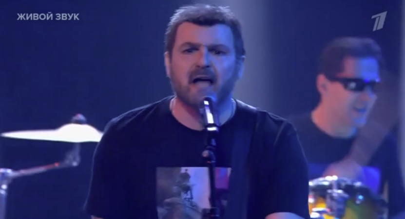 Никита Малинин в образе Сергея Шнурова. 