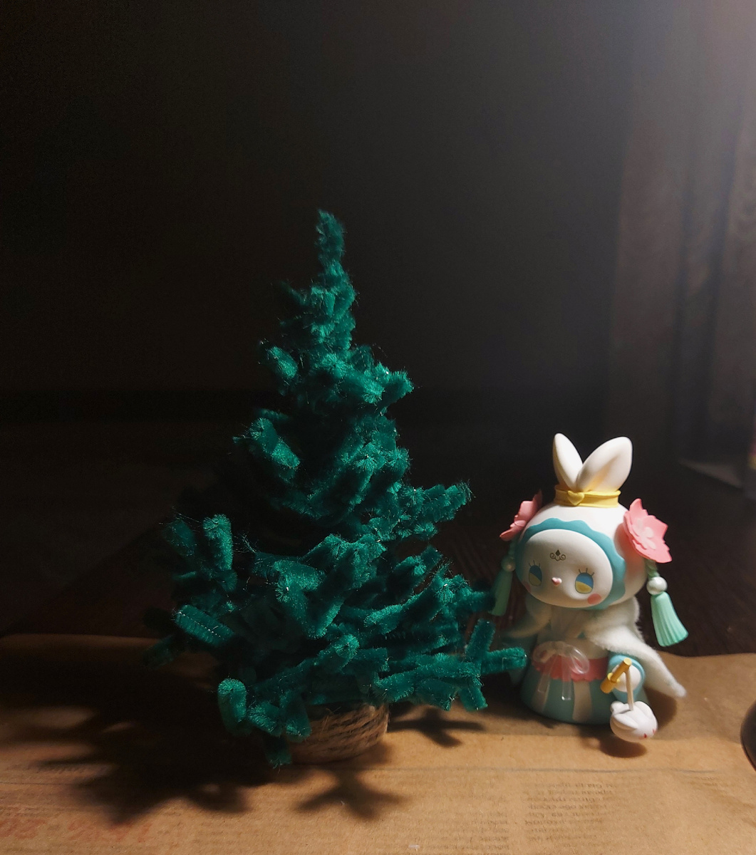 Емму  и новогоднее дерево