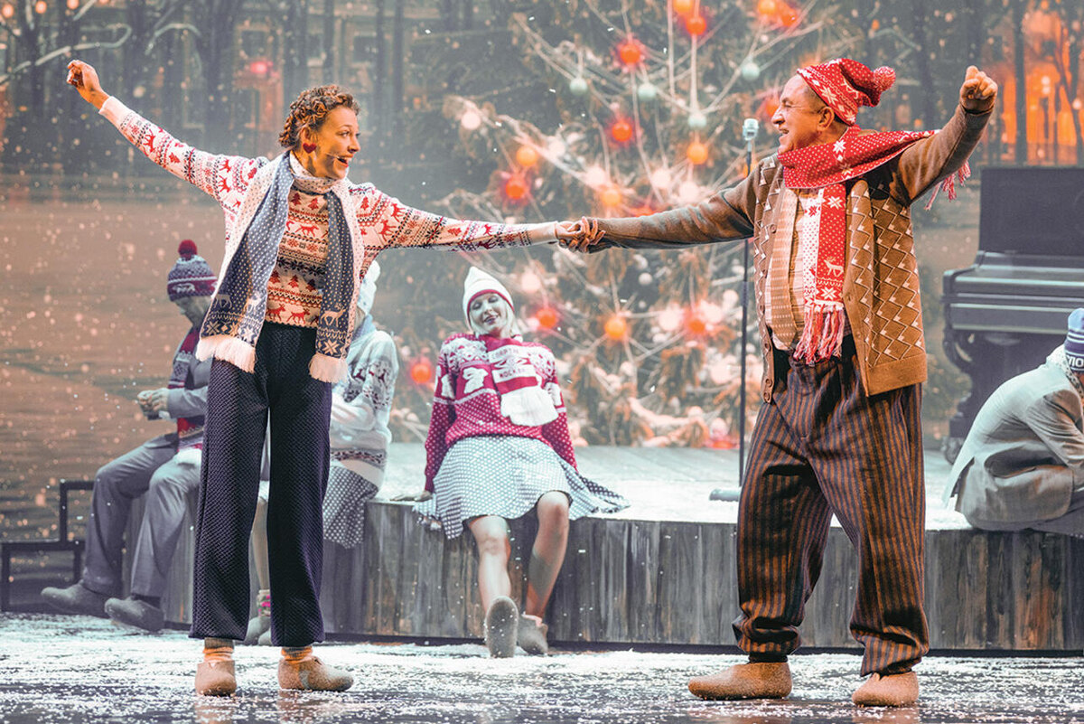    Александра Никифорова и Владимир Стержаков в спектакле «Покровские ворота» Пресс-служба театра «Русская песня»