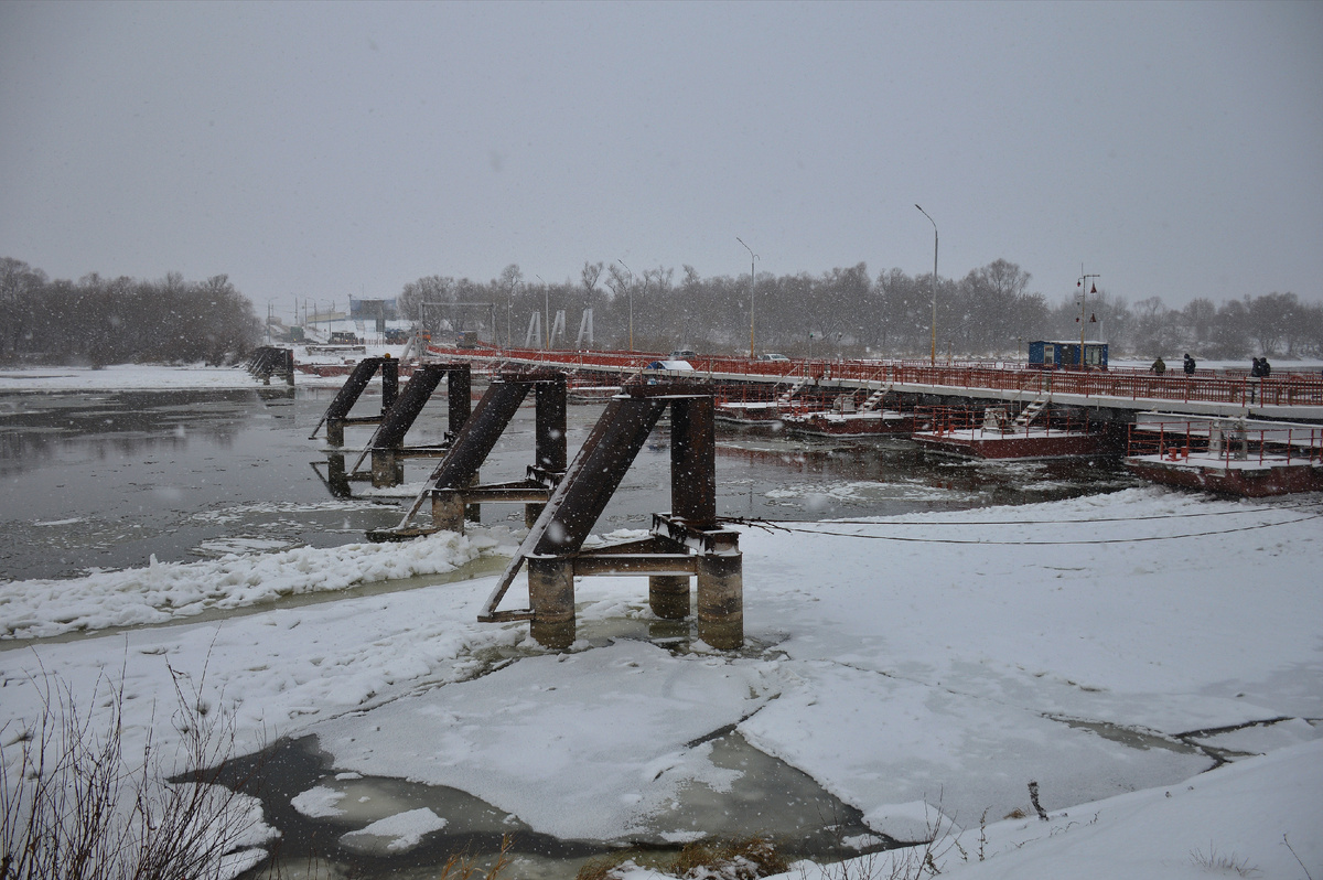 Ока. Наш понтонный мост