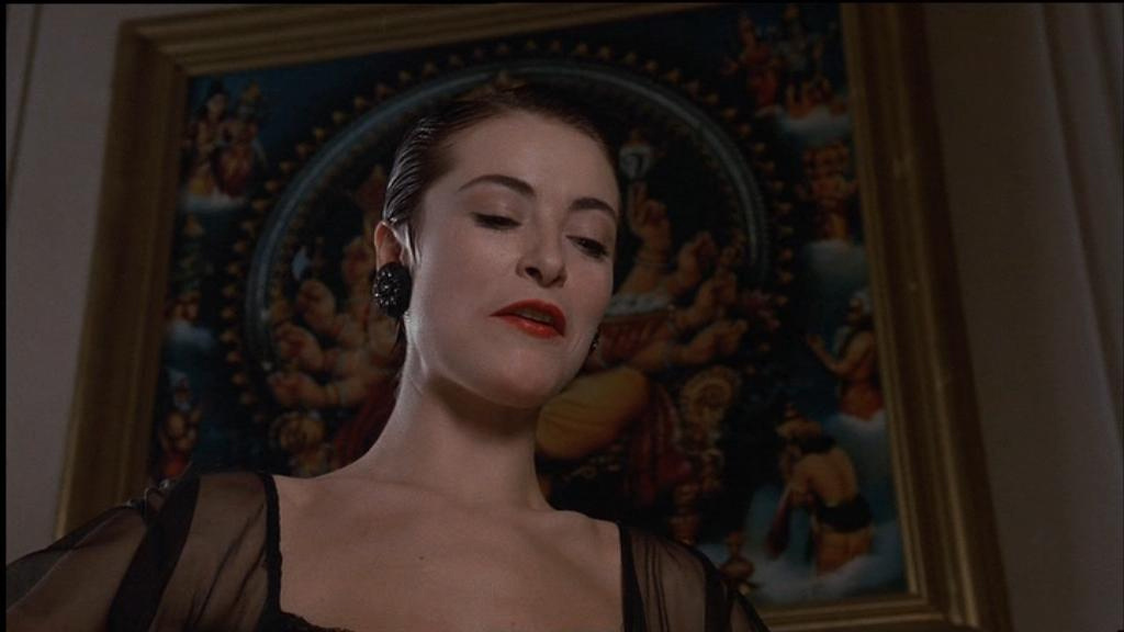 Кадр из фильма «Логово Белого  червя» (1988)