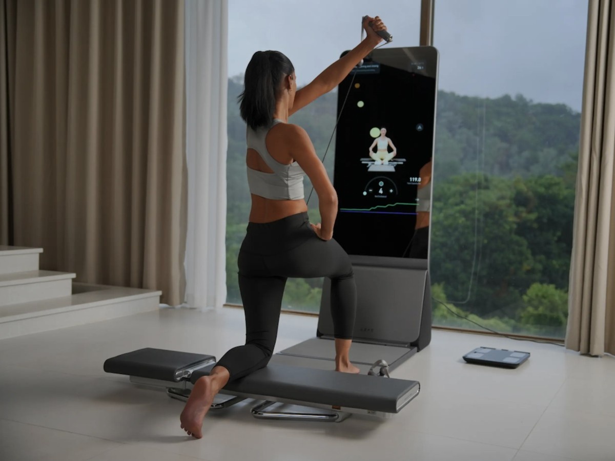    ИИ-тренер Aeke K1 помогает привести тело в порядок не выходя из дома