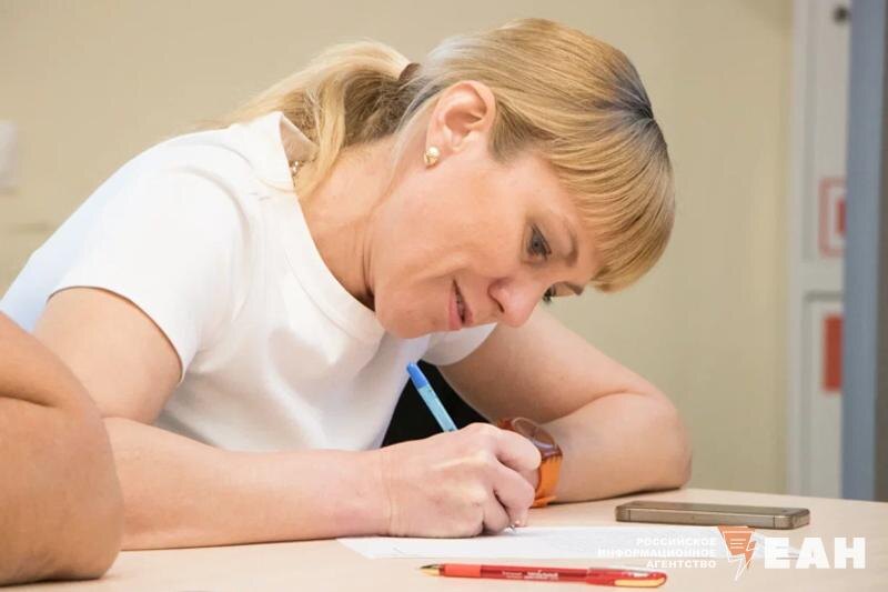    ЕАН. Депутаты предлагают предоставлять человеку выбор: либо уходить на больничный с частичной потерей заработка, либо работать удаленно