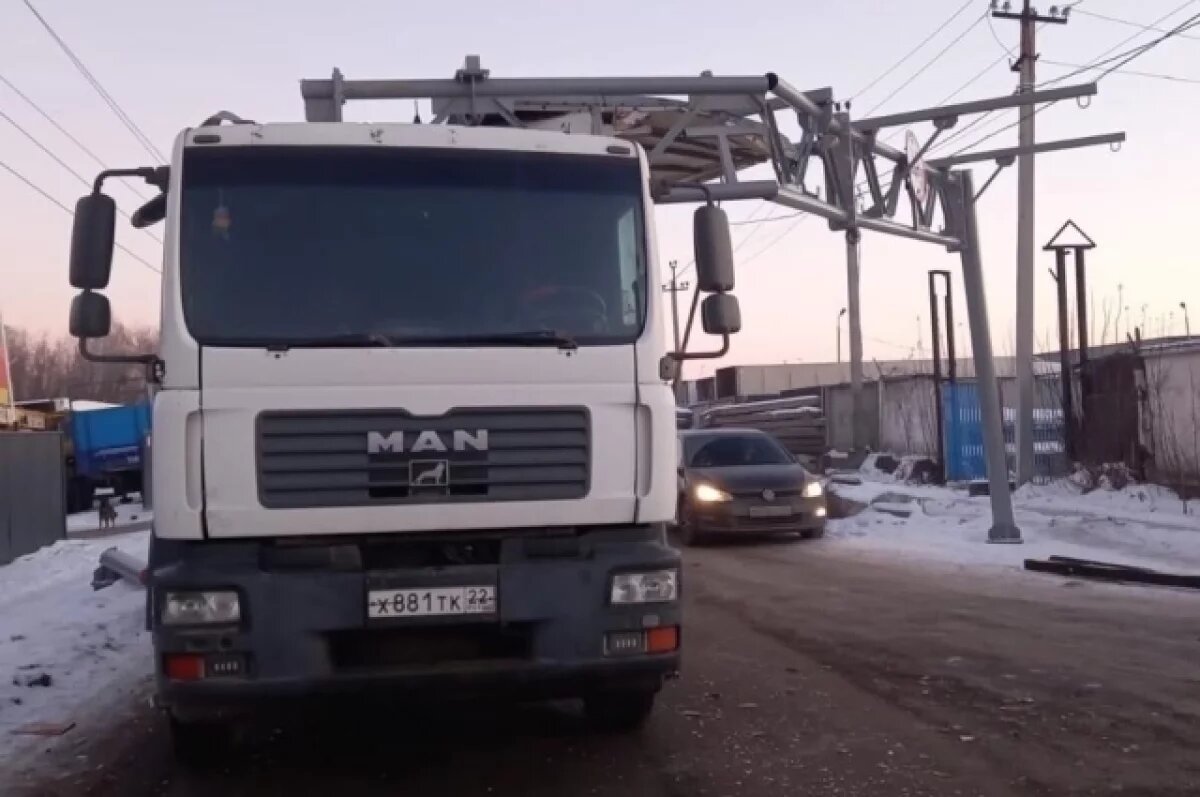    Многострадальный ограничитель для фур вернут на Малыгина в Новосибирске