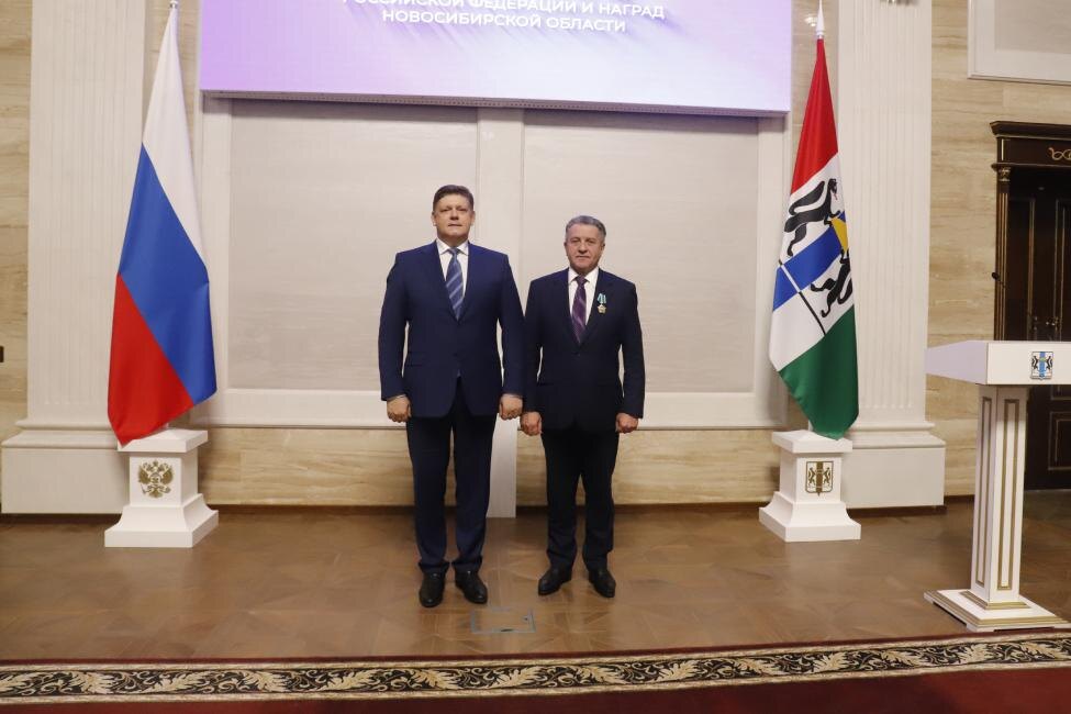    Полномочный представитель Президента РФ в СФО Анатолий Серышев и Председатель Заксобрания НСО Андрей Шимкив