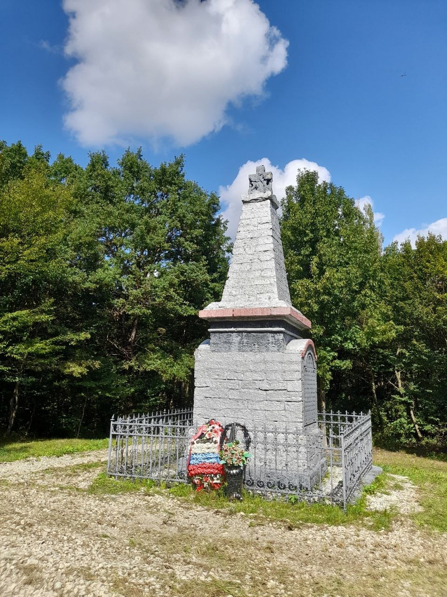 Памятник погибшим казакам у Неберджаевского водохранилища