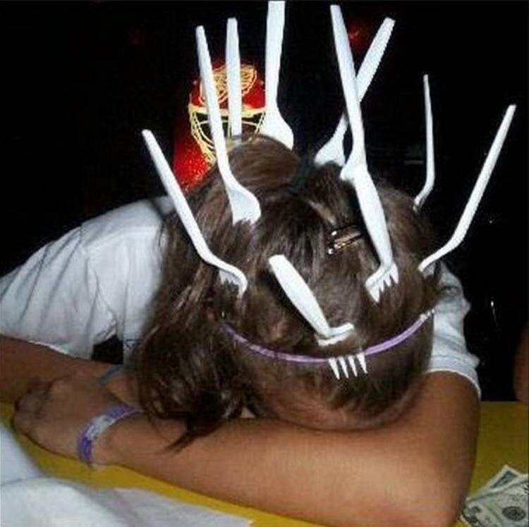 Вот так уныло выглядит зависть в моем воображении. Яндекс картинки!