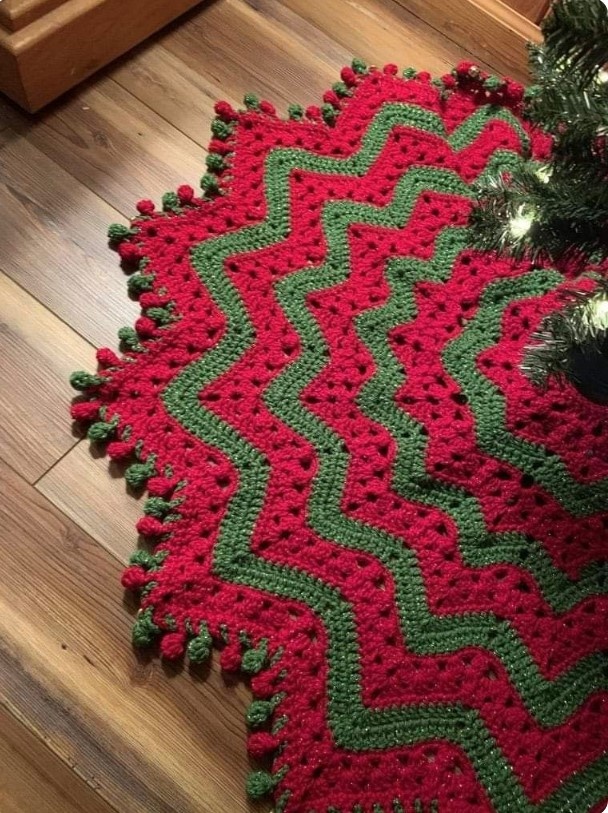 Вязаный ковер под ёлку.