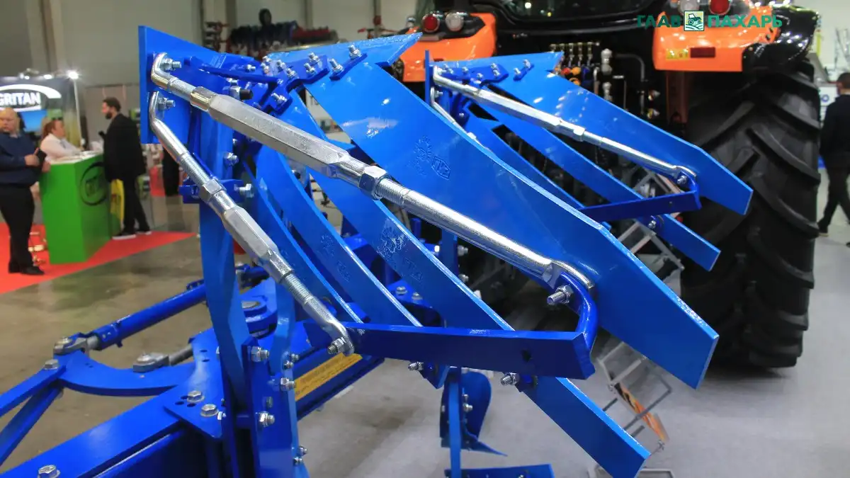 Фото: © Артем Борисов / Glavpahar.ruОтвал плуга «Добрыня» производства Грязинского культиваторного завода: презентация техники на АГРОСАЛОН-2024