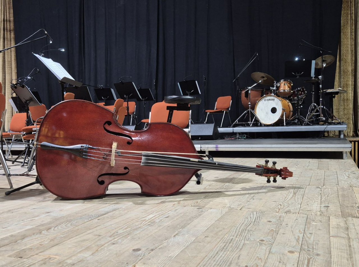 Инструменты отдыхают в перерыве :)