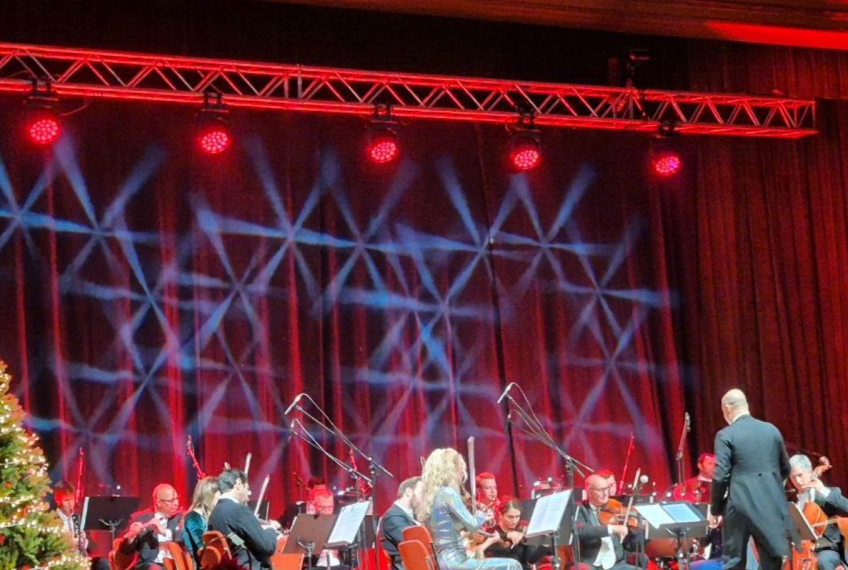 В оркестре даже несколько болгарских граждан имелось, которых дирижер радостно представил в самом начале концерта.