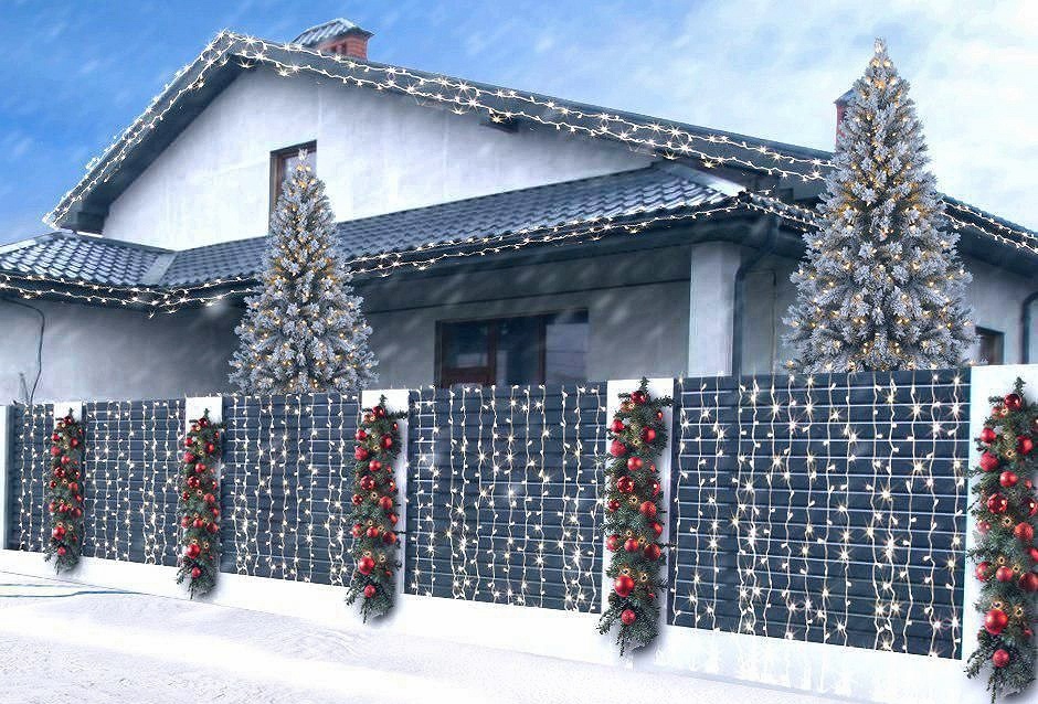 Многие планируют встретить Новый год в доме на своем загородном участке. А это означает, что появляется возможность создать настоящую зимнюю сказку