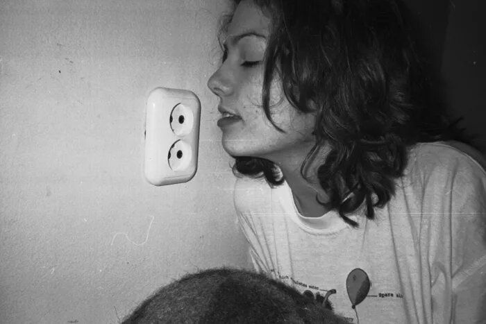 Будет обидно если сэкономить на подрозетниках и потом слушать музыку соседа из розетки. Или еще чего...