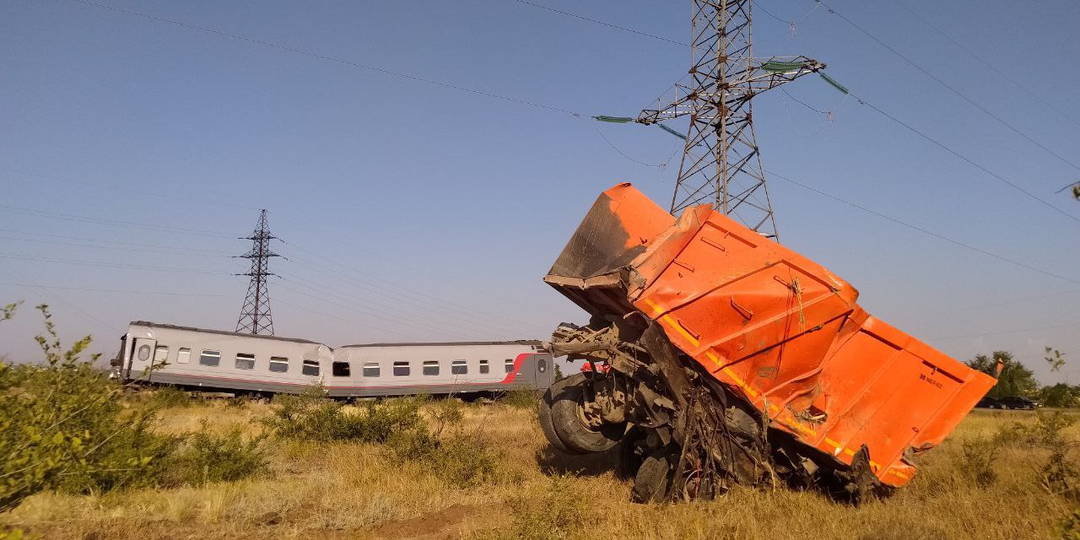 Почему обычно поезда не сходят с рельсов при ДТП на переездах, а под Волгоградом сошел