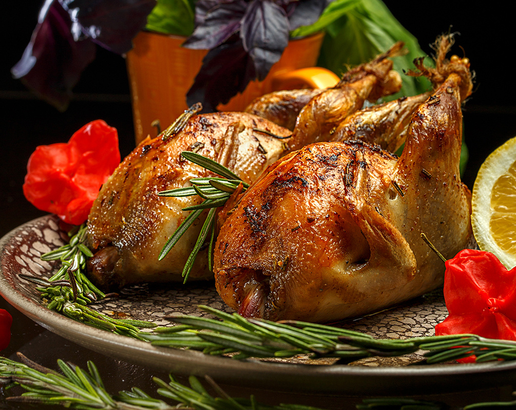 Мясо у перепёлки нежное, с тонким ароматом.