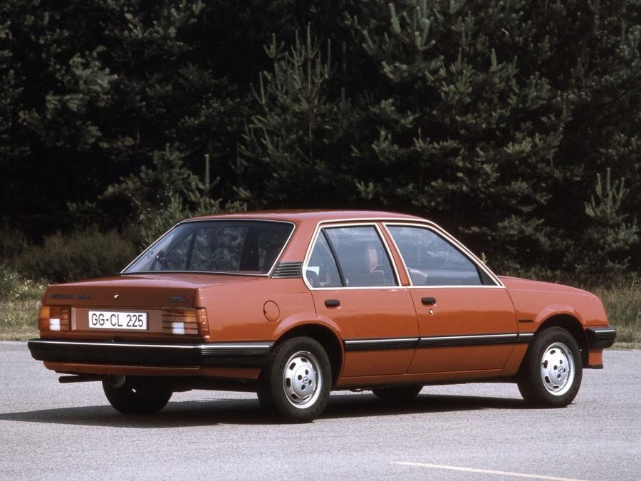 Opel Ascona C сзади. Источник фото: auto.vercity.ru